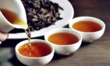 茶在中国人的生活中有着举足轻重的地位，在巴黎泡一壶中国茶什么感觉？
